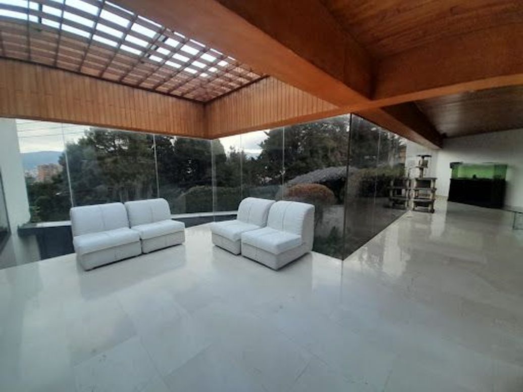 Casa de 4 alcobas en venta en Vereda Suba Cerros, Bogotá, 400 m² · foto 2 de 20