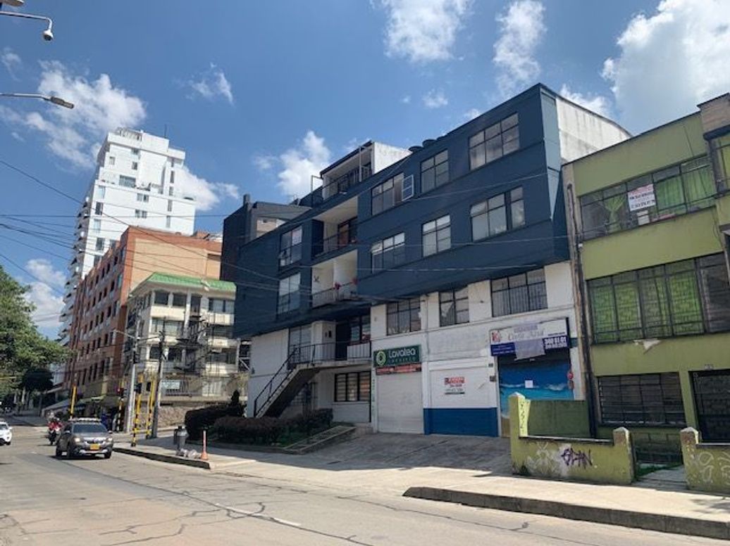 Apartamento de 3 alcobas en venta en Pardo Rubio, Bogotá, 151 m² · foto 2 de 19