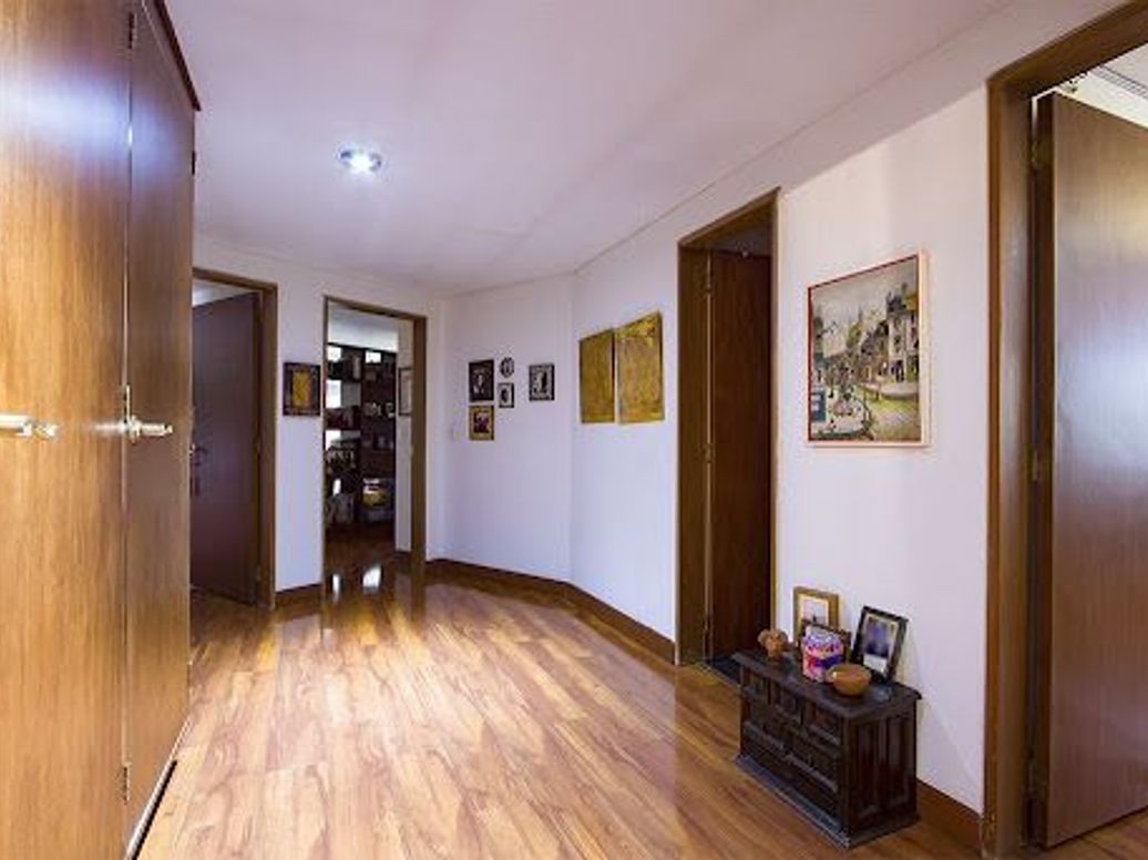 Apartamento de 3 alcobas en venta en Los Rosales, Bogotá, 244 m² · foto 16 de 20