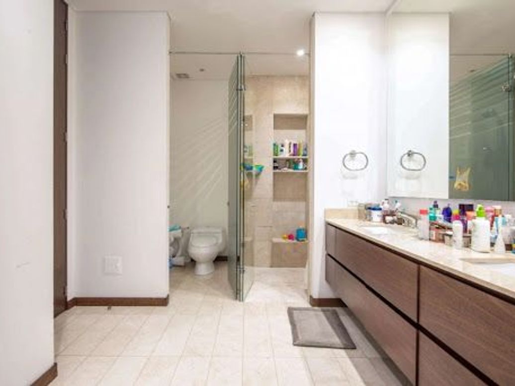 Apartamento de 3 alcobas en venta en Los Rosales, Bogotá, 256 m² · foto 4 de 11
