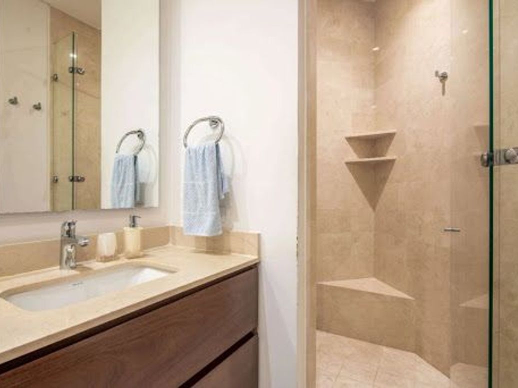 Apartamento de 3 alcobas en venta en Los Rosales, Bogotá, 256 m² · foto 2 de 11