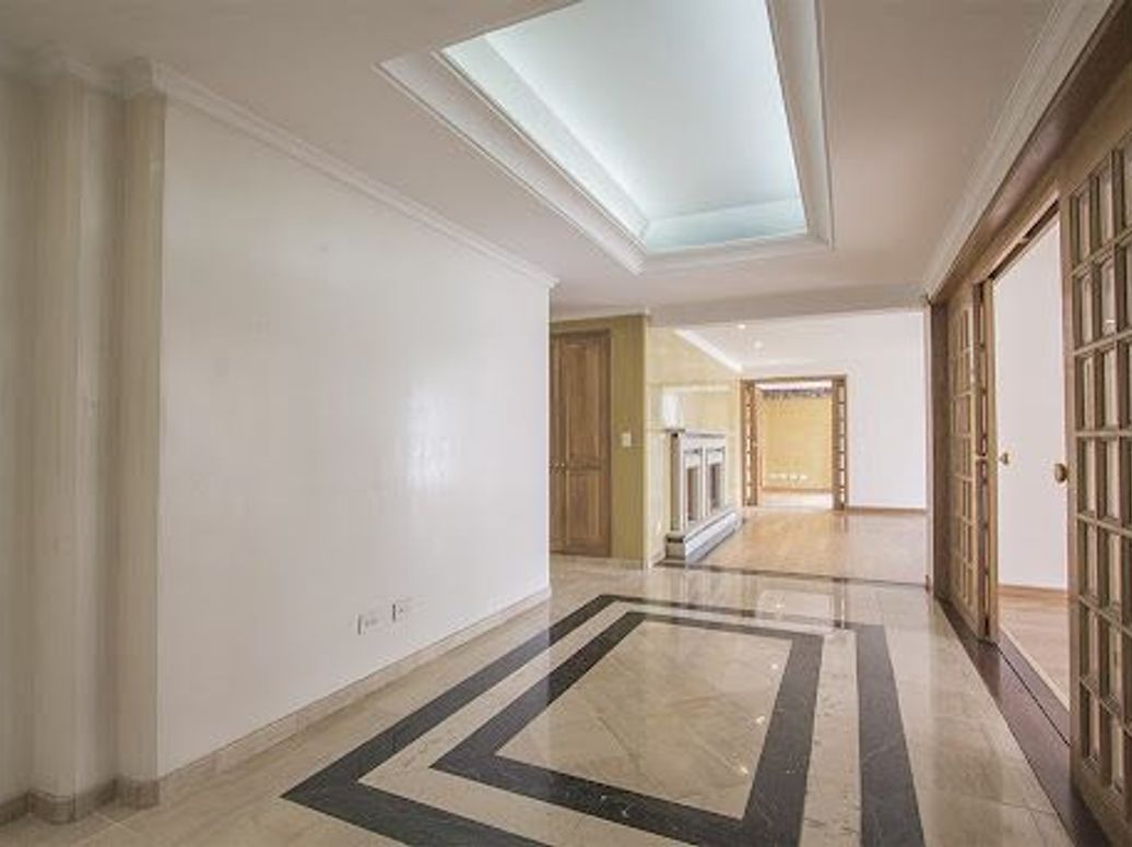 Apartamento de 4 alcobas en venta en Los Rosales, Bogotá, 257 m² · foto 2 de 20