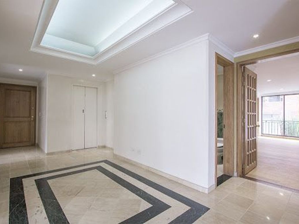Apartamento de 4 alcobas en venta en Los Rosales, Bogotá, 257 m² · foto 10 de 20