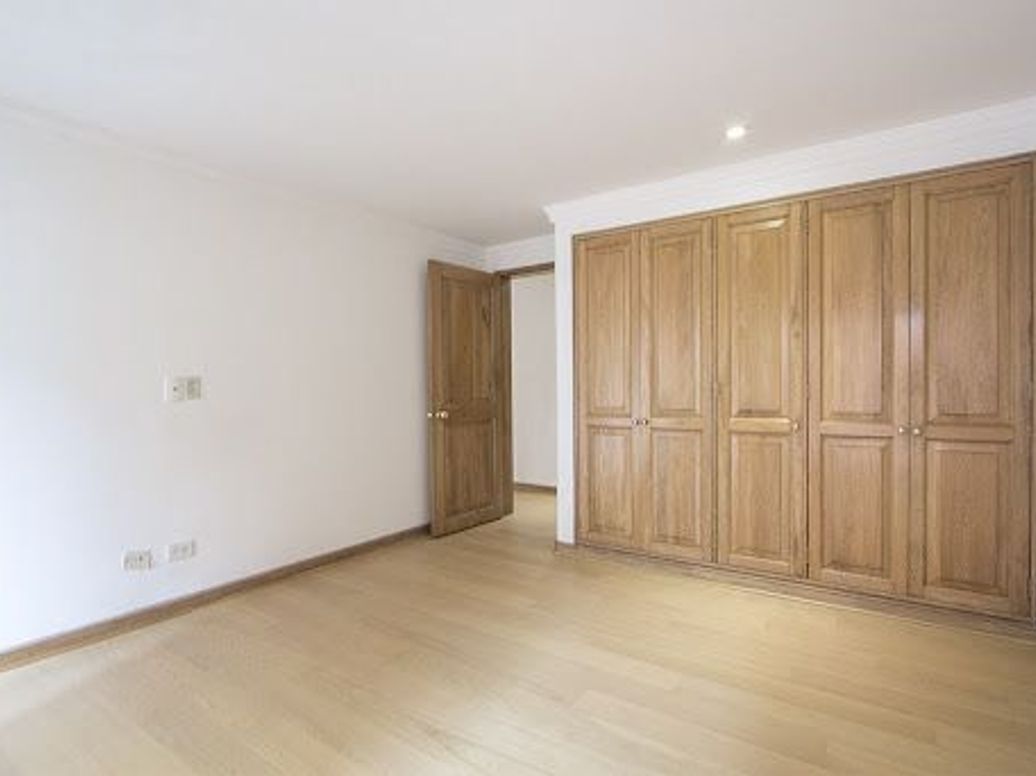Apartamento de 4 alcobas en venta en Los Rosales, Bogotá, 257 m² · foto 19 de 20
