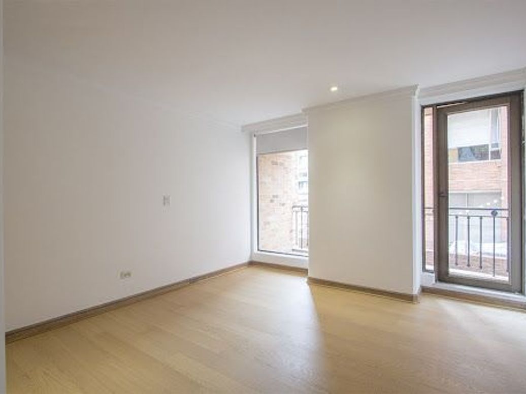 Apartamento de 4 alcobas en venta en Los Rosales, Bogotá, 257 m² · foto 18 de 20