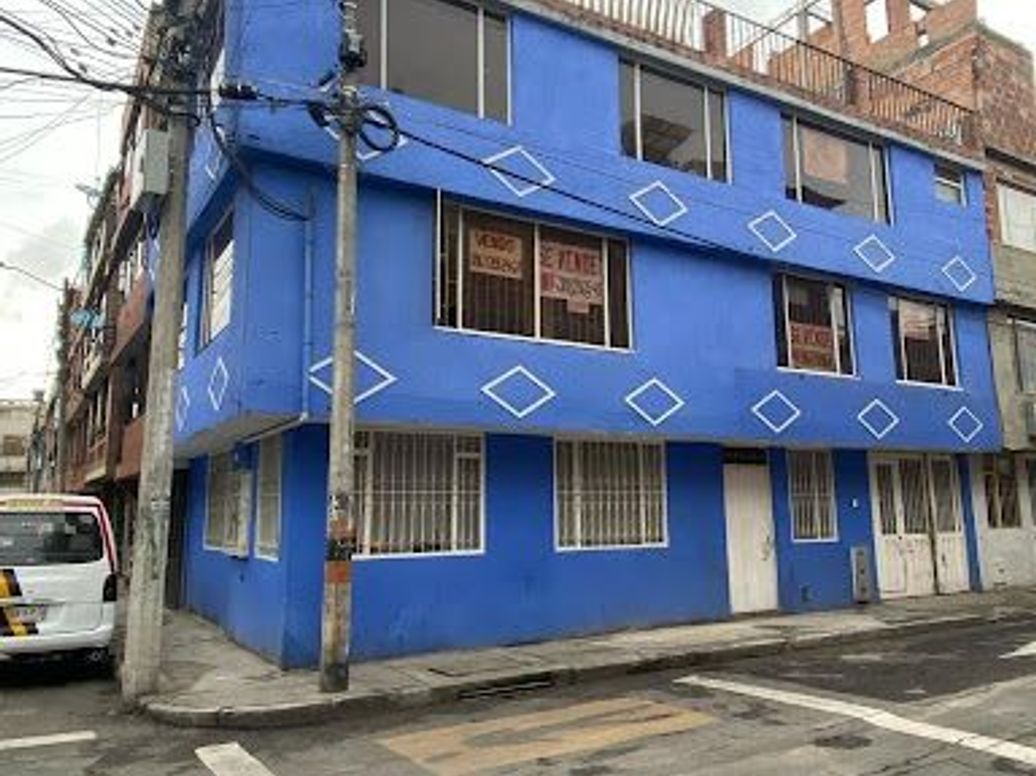 Casa de 8 alcobas en venta en Engativa Centro, Bogotá, 263 m² · foto 2 de 20