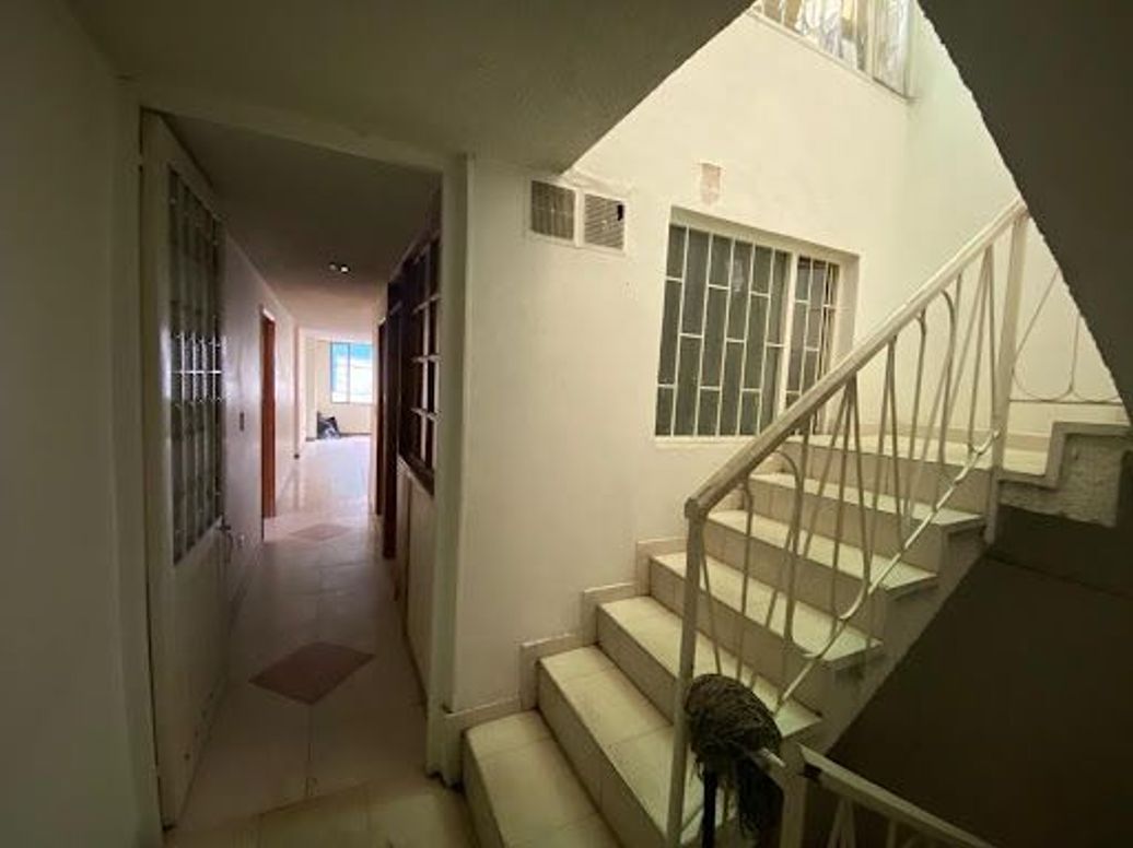 Casa de 8 alcobas en venta en Engativa Centro, Bogotá, 263 m² · foto 9 de 20