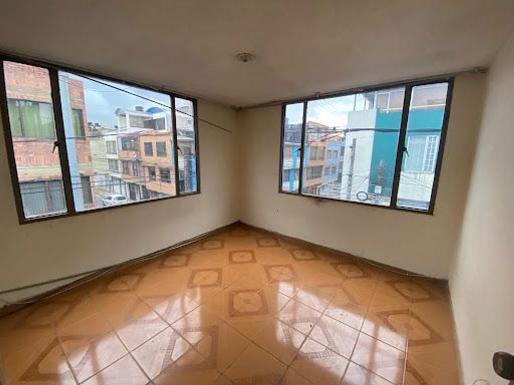 Casa de 8 alcobas en venta en Engativa Centro, Bogotá, 263 m² · foto 19 de 20