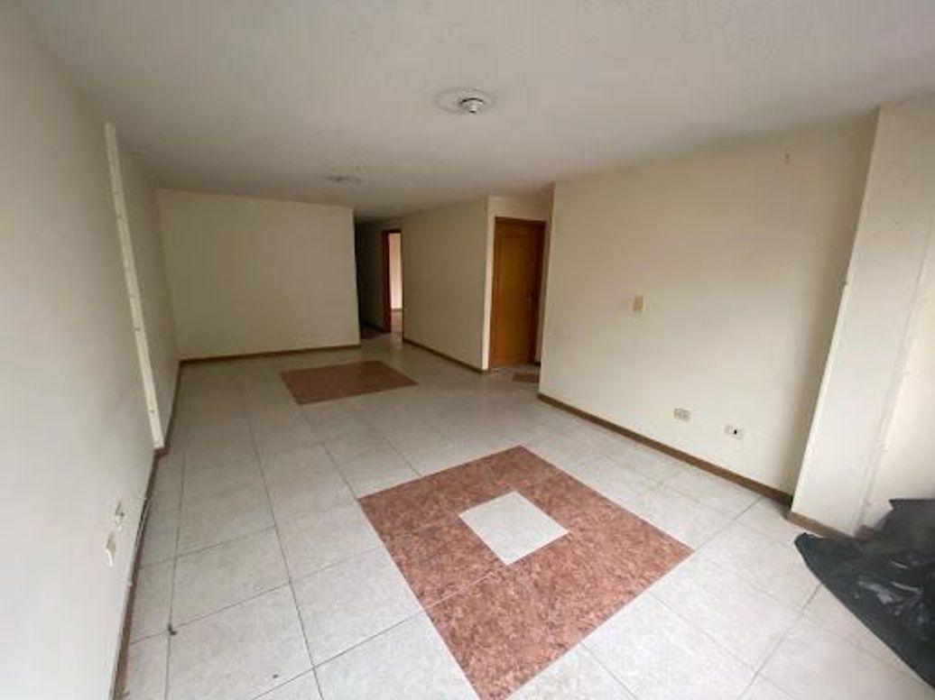 Casa de 8 alcobas en venta en Engativa Centro, Bogotá, 263 m² · foto 10 de 20