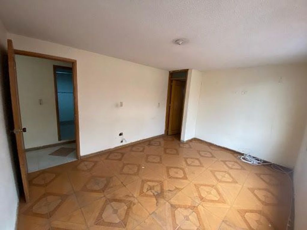 Casa de 8 alcobas en venta en Engativa Centro, Bogotá, 263 m² · foto 14 de 20