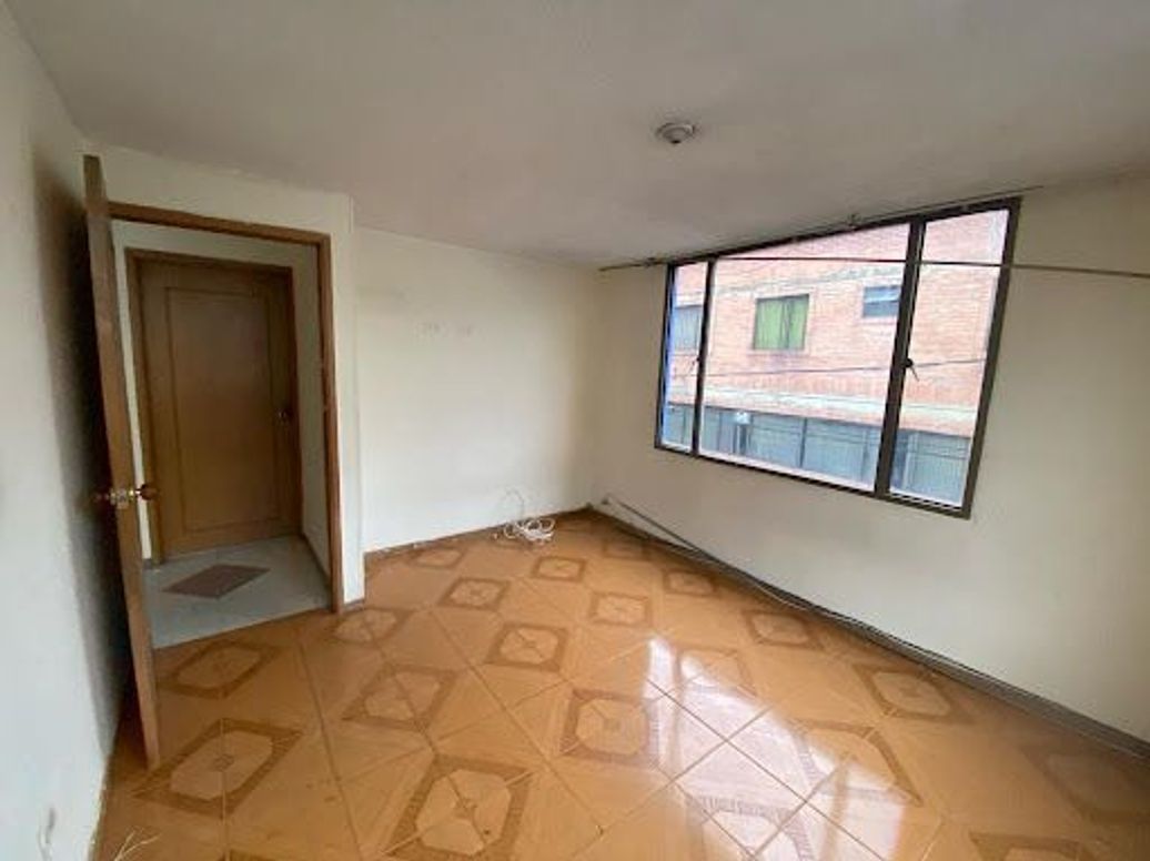Casa de 8 alcobas en venta en Engativa Centro, Bogotá, 263 m² · foto 17 de 20