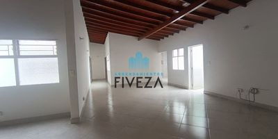 CASA DISPONIBLE EN LA AVENIDA COLOMBIA CUENTA CON MUY BUENAS RUTAS DE TRASPORTE Y CON EXCELENTE COMERCIO A UNOS PASOS DE LA AVENIA 80