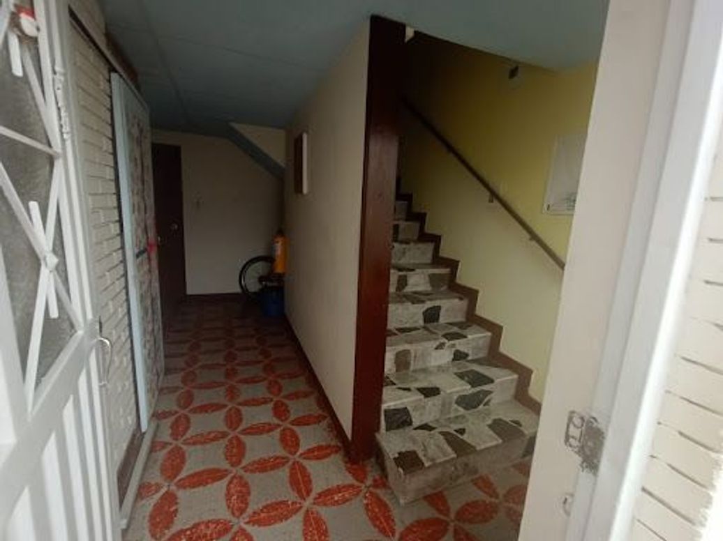 Casa de 7 alcobas en venta en La Amistad, Bogotá, 262 m² · foto 7 de 20