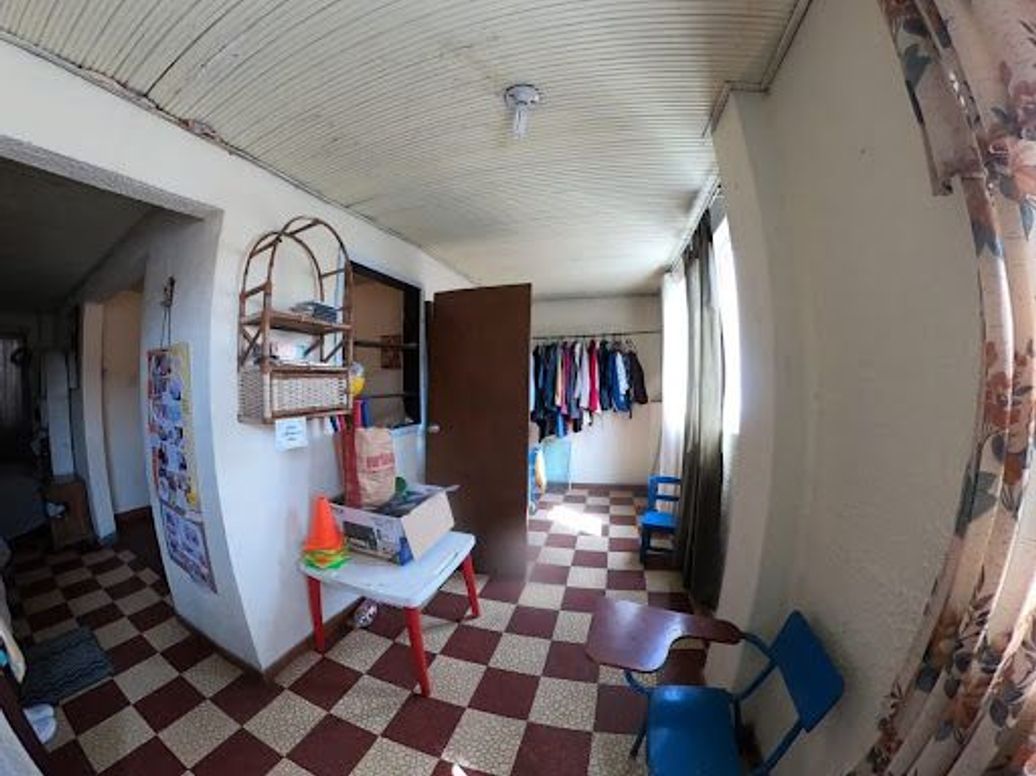 Casa de 7 alcobas en venta en La Amistad, Bogotá, 262 m² · foto 6 de 20