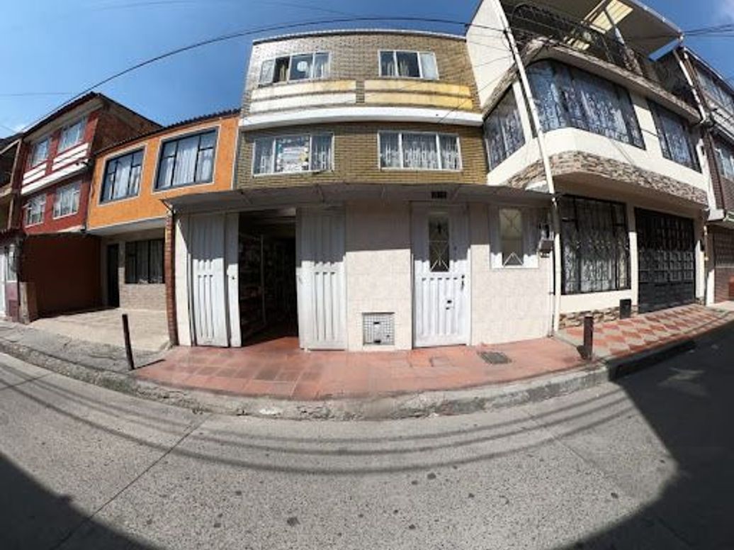 Casa de 7 alcobas en venta en La Amistad, Bogotá, 262 m² · foto 4 de 20