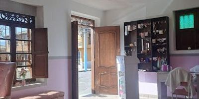 Hermoso local en primer piso  amplio ubicado en el centro de subachoque, queda cerca a zona comercial y vías principales