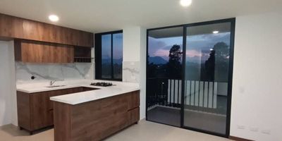 Codigo 30032. Apartamento en arriendo ubicado en Rionegro sector San AntonioCerca a: Transporte Rionegro - La Ceja y Rionegro - San Antonio, Glorieta Somer, Vía Llanogrande - La Ceja, Clínica Somer, City Medica, Iglesia San Antonio, Variedad de Restaurantes, Bares y Postres, Tiendas D1, Jumbo y Parque San Antonio.Descripción general: 3 habitaciones, 1 vestier, 2 closet, 2 baños, Salon - comedor, Cocina abierta integral, Zona de ropas, Balcón, Parqueadero doble paralelo, Cuarto útil, Red de gas y Servicios públicos.La unidad cuenta con Portería 24 horas, Lobbie, Coworking, Parque infantil, Salón de juegos para niños, Cancha, Salón de juegos para adultos, Gimnasio, Salón social, Zona de bbq, Piscina para adultos, Piscina para niños, Sauna, Turco, Zonas verdes, Zona de mascotas y Parqueadero de visitantes.