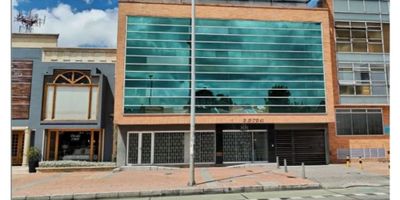 Area 1.250 mts, arrienda espectacular edificio de cuatro niveles, cuenta con 400 posiciones de trabajo para call center con cableado y data center, espacio de capacitación, área administrativa, cafetería, batería de baños en cada piso, planta de suplencia total, ascensor, locker empleados, diez  parqueaderos, aplica uso salud, ubicado en el sector de la avenidada Suba diagonal al centro comercial bulevar niza, apts - c- dos 
