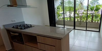 Codigo 30035. Apartamento en venta ubicado en El Retiro sector La MariaValor administración: $400.000 Cerca a:  Iglesia y Hospital principal del Retiro, Unidad deportiva del Retiro y Mall Macedonia donde hay variedad de restaurantes.Descripción general: 2 habitaciones, 1 vestier, 1 closet, 3 baños, Salon - comedor, Cocina abierta integral, Zona de ropas, Balcón, Parqueadero sencillo, Cuarto útil, Red de gas, Servicios públicos y Agua veredal.La unidad cuenta con Portería 24 horas, Parque infantil, Gimnasio, Salón social, Zona de bbq, Piscina para adultos, Sauna, Turco, Jacuzzi, Zonas verdes y Parqueadero de visitantes.
