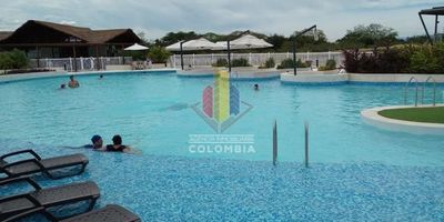 Excelente lotes en conjunto cerrado stoneville.
El conjunto cuenta con  piscina, cancha de futbol, parque infantil y salon de eventos y.
Se entregan aproximadamente en junio de 2025