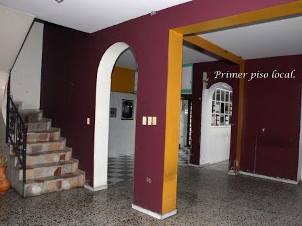 Casa de 8 alcobas en venta en Marly, Bogotá, 555 m² · foto 3 de 18