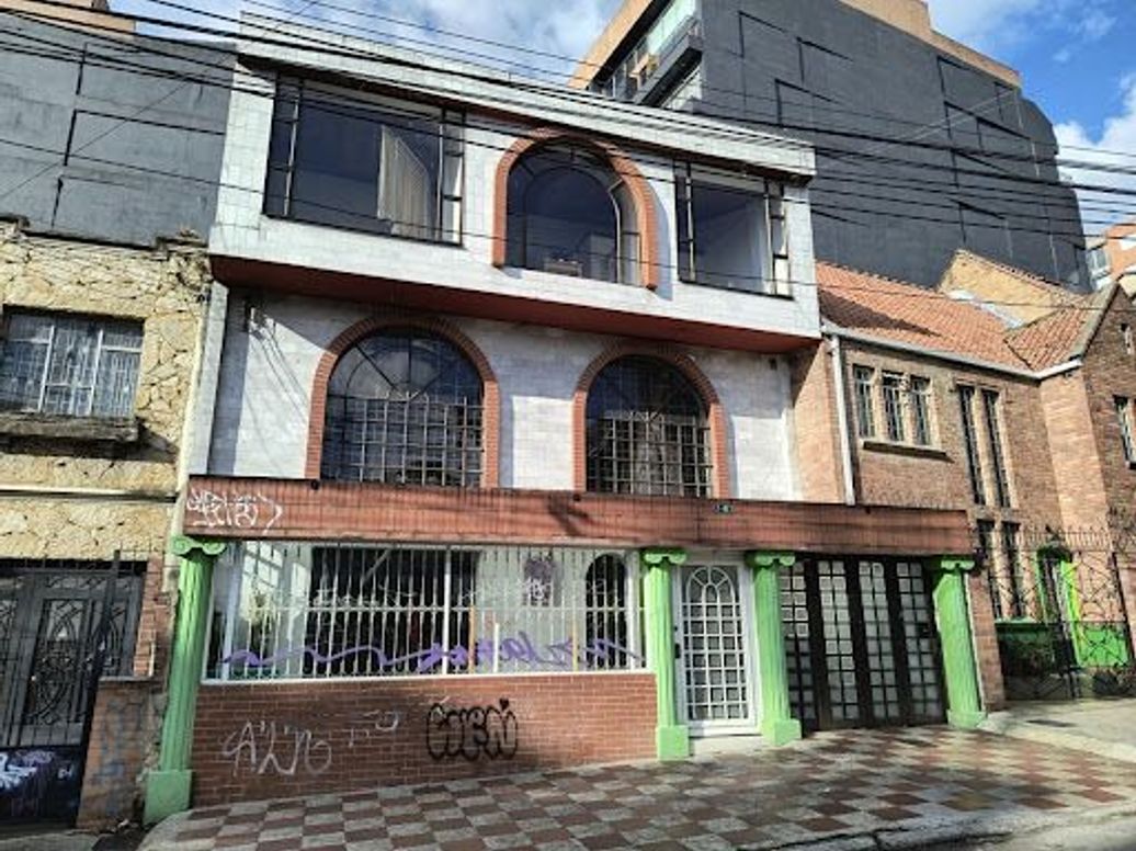 Casa de 8 alcobas en venta en Marly, Bogotá, 555 m² · foto 2 de 18