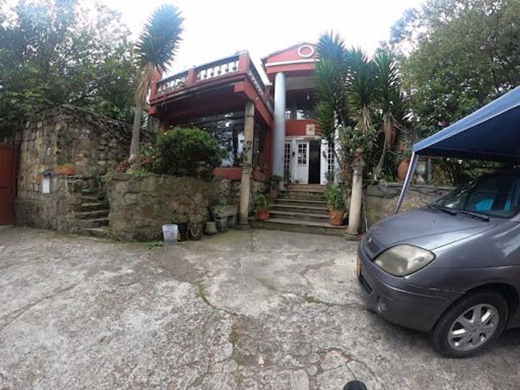 Casa de 4 alcobas en venta en Altos De Chozica, Bogotá, 469 m² · foto 2 de 7