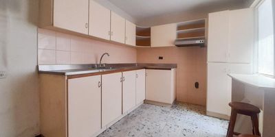 casa comercial Ubicada  Parquecito parque San Marcos,zona tranquila y segura. Además, se encuentra cerca de los mejores colegios y centros comerciales de la zona.
¡No dejes pasar esta oportunidad! Comunícate con nosotros hoy mismo para agendar una visita. Estamos seguros que quedaras encantado con esta hermosa casa en Envigado.