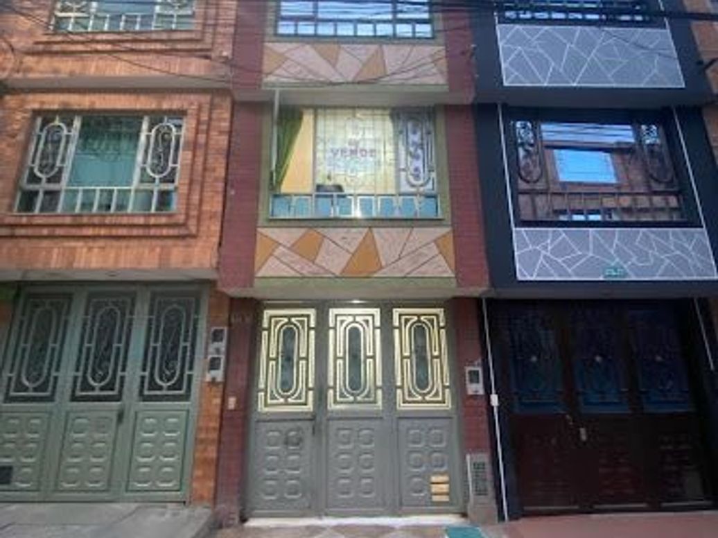 Casa de 3 alcobas en venta en Engativa Centro, Bogotá, 108 m² · foto 2 de 20