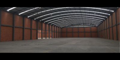 Se Arrienda bodega en Parque Industrial de Funza, entre las ventajas del conjunto está, grandes vías, amplios espacios de parqueo, vigilancia 7 x 24, CCTV entre otras. Entre las características principales del inmueble está; Docks Inclinados para camión, amplias oficinas con divisiones en vidrio, baterías de baños hombres y mujeres, cocineta y baños privados, altura triple, capacidad eléctrica de 250 KVA, resistencia en placa de 10 ton por m2, 6 parqueaderos, con posibilidad de instalación de Gas Natural.

Área Bodegaje 3.412.51, Área Oficinas 349,03, Área Recepción 232,52, Área de Parqueadero 78,75, Área Total Construido 4.072,81
