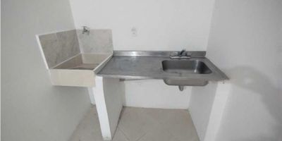 Hola. ¿Ya pensaste en el sitio ideal para tu negocio? 
Tenemos en arriendo un excelente y bonito Local ubicado en el sector de Belén Miravalle. Cuenta con dos ambientes, dos baños, parqueadero, zona de ropa, cocineta y amplias vías de acceso, cerca de supermercados y transporte público. 
No pierdas la oportunidad de adquirir esta excelente locación para tu proceso comercial. 
¡Separa tu cita ahora mismo!

COD.(018)