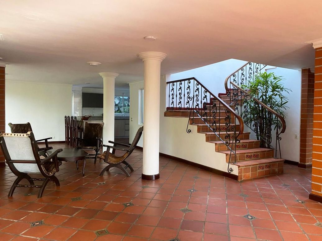 Casa en Arriendo en Zúñiga, Comuna 9, Envigado en Loma De Los Benedictinos