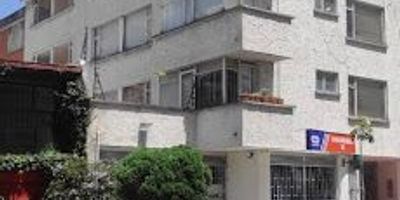 Oficina arriendo antiguo country, muy bien ubicada, cerca de la cl 82, cl 85, cr 15, autopista norte, con buenas vías de acceso y transporte, cerca a Transmilenio, en zona comercial, oficina en tercer piso, con un baño, pisos en cerámica, bastante iluminada, valor de canon incluye administración y servicios. haz tu estudio digital en minutos, arrienda con nosotros.