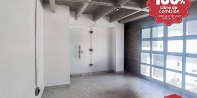 Oficina de 38 metros cuadrados, con dos ambientes iluminados y frescos, lista para estrenar, con baño. Ubicada en los alrededores del Centro Comercial San Nicolás, en una zona altamente comercial, sobre una vía principal con bahía de parqueo. Perfecta para consultorios y oficinas administrativas en general.