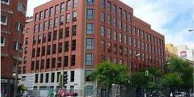 area 176 mts, arriendo oficina, segundo piso interior, consta de siete espacios independientes, dos baños privados, cocineta, tres parqueaderos, cableado estructurado. edificio con parqueaderos visitantes, planta de suplencia,  canon incluida administracion e iva. apts c-dos 
