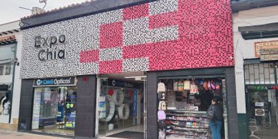 Excelente oportunidad, Oficina en venta y o arriendo ubicada en parque principal de Chía en Centro comercial EXPOCHIA o SAN ANDRESITO... cuenta con 1 baño privado...contactenos...