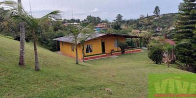 Finca  con un area de 7040 mts y 130 mts construidos, 3 alcobas , 1 bano, 1 closet, cocina con pipeta de gas, sala comedor, patio de ropas, calentador, cuarto util y parqueadero.