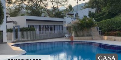 Casa, Santa de de Antioquia.
Condominio la Milla.
Unidad cerrada y pavimentada.
Vigilancia 24/7.
Área lote 240 mts.
Construcción casa 90 mts.
Terraza y jardineras 40 mts.
Semi amoblada.
Piso en porcelanato.
2 habitaciones.
2 baños. 
En baños, closets y cocina en madera sepan
Cocina en isla en concreto, enchapé en piedra y porcelanato.
Fogón 4 puestos con red de gas EPM.
Aire acondicionado 12.000 BTU en cada habitación.
2 camas y camarote en madera Roble, colchones ortopédicos y colchonetas.
16 metros de puertas vidrieras con cortineros metálicos.
Parqueadero interno para 2 a 3 carros, con portón metálico corredizo.
Poseta lavadero externo.
8 árboles frutales rodeando la casa.
Jardineras periféricas en toda la casa.
Cerramiento perimetral en malla eslabonada.
Portón de Acceso directo a zona común de piscina, baño turco y jacuzzi.