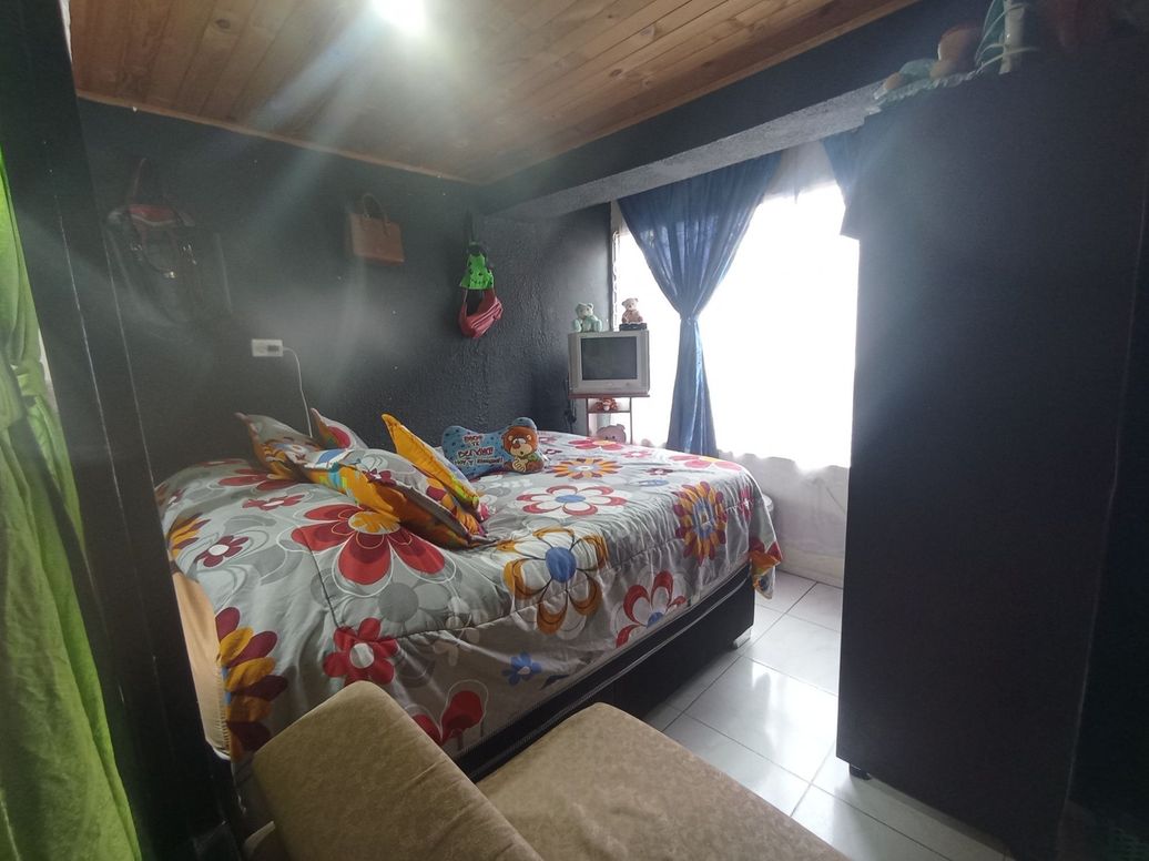 Casa de 6 alcobas en venta en La Pradera, Bogotá, 698 m² · foto 6 de 7