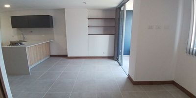 Codigo 30169. Apartaestudio en arriendo ubicado en El Poblado sector Ciudad del RioPara estrenar en un sector tranquilo, seguro para vivir y con facilidad de transporte.Cerca a: Bancolombia, Clínica del Prado, Teatro de Arte Moderna, Centro comercial Premiun Plaza, Punto Clave y Avenida Las Vegas.Descripción general: 1 habitación con vestier, 1 baño, Salon - comedor, Cocina abierta integral, Zona de ropas, Balcón, Parqueadero sencillo, Cuarto útil, Red de gas y Servicios públicos.La unidad cuenta con Portería 24 horas, Coworking, Parque infantil, Cancha, Gimnasio, Salón social, Zona de bbq, Piscina para adultos, Piscina para niños, Turco, Zonas verdes, Zona de mascotas y Parqueadero de visitantes.