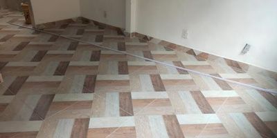 Casa de tres niveles ,Conjunto Cerrado sala comedor,cocina ,patio de ropas ,cuatro alcobas ,dos baños ,se puede ampliar otro nivel mas ,Parqueadero comunal,Acabados nuevos ,cerca a paradero de buses y alimentador