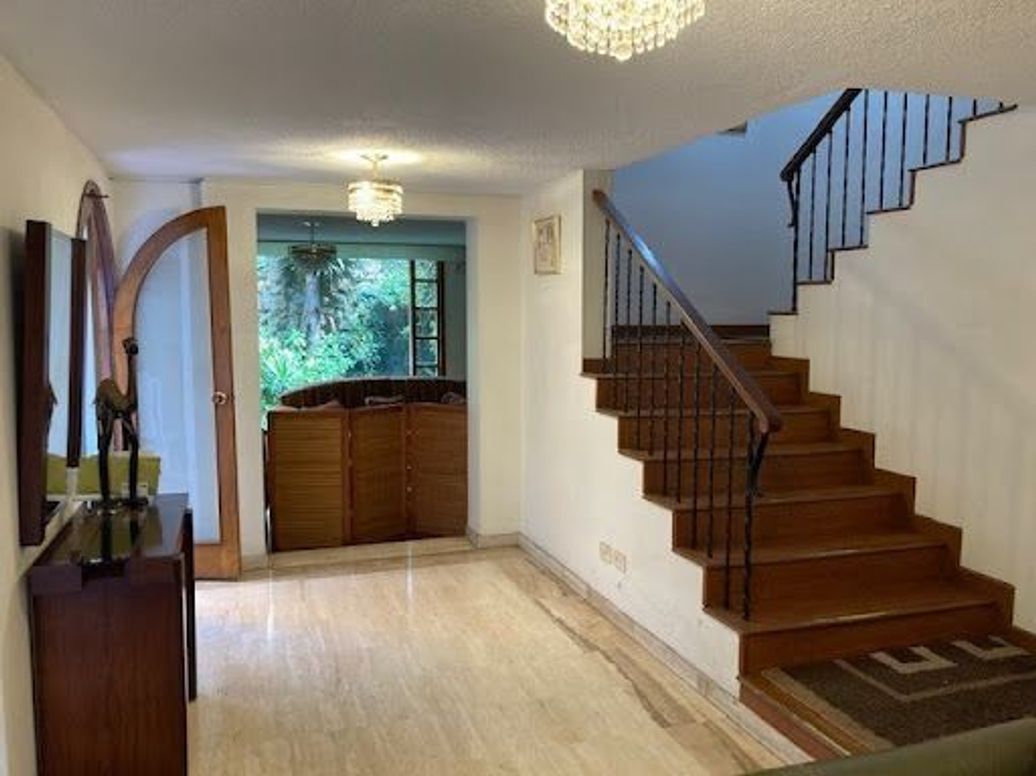 Casa de 4 alcobas en venta en Santa Barbara, Bogotá, 318 m² · foto 5 de 17