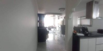 Codigo 30110. Apartamento en venta ubicado en Medellín sector EstadioAdministración: $438.000Cerca a: Universidad Católica Luis Amigo, Universidad Salazar y Herrera, El llanerito, Éxito de Colombia, Estadio Atanasio Girardot y Centro comercial El Diamante.Descripción general: 3 habitaciones con closet, 2 baños, Salon - comedor, Cocina abierta integral, Biblioteca o estudio, Zona de ropas, Parqueadero sencillo, Cuarto útil, Red de gas y Servicios públicos.La unidad cuenta con Portería 24 horas, Parque infantil, Cancha, Gimnasio, Salón social, Piscina para adultos, Sauna, Turco, Jacuzzi y Parqueadero de visitantes.