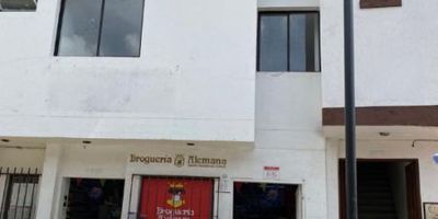 Arriendo de local comercial en Rionegro, Antioquia, ideal para su negocio. Este espacio de 80 m² está ubicado estratégicamente en el primer piso del barrio EL PORVENIR, a pasos del parque principal de Rionegro, una zona de alto tránsito y visibilidad. El local cuenta con un baño, ofreciendo la funcionalidad necesaria para diversas actividades comerciales. Su posición en este sector estratégico de Rionegro lo convierte en una excelente oportunidad para establecer o expandir su empresa. El canon mensual es de $2.500.000 COP. Contáctenos para agendar una visita o recibir más detalles vía WhatsApp, quiero que me contacten o ver teléfonos.