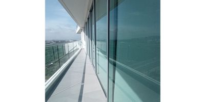 Se vende espectacular apartamento en Portal de Genovés. Apartamento con vista panoramica, cerca al corredor universitario y centros comerciales. Edificio con excelentes amenidades, además cuenta con planta electrica son suplencia total para todo el conjunto. Llámanos para más información.
