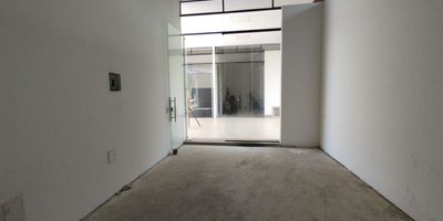 Si ya cuentas con clientes fieles y estas en busca de un nuevo espacio para expandir tu negocio, este local en el distinguido sector de San Jose de las Villas es la eleccion ideal. Su principal encanto radica en la tranquilidad y exclusividad de la zona. Con hasta 30 espacios de estacionamiento, tus clientes disfrutaran de comodidad al estacionar, ademas de contar con una excelente via de acceso. No dudes en llamarme para conocer todos los detalles sobre este atractivo local!