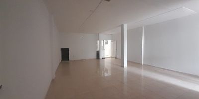 Excelente local ubicado cerca a sector comercial en la zona norte, transporte publico cercano, a dos cuadras de la  estacion del metro. Si deseas mas informacion contactanos