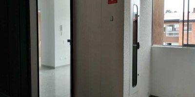 Codigo 30212. Apartamento en arriendo ubicado en la Ceja Para estrenar sector y muy tranquilo.Cerca a: Bancos, Clinica San Juan de Dios, Parque Divino Niño, Parque Lineal La Aldea, Parque de La Ceja, Unidad deportiva La Ceja, Centro comercial Viva, Tiendas D1 y Surtimax.Descripción general: 2 habitaciones con closets, 2 baños, Sala, Comedor, Cocina abierta integral, Salon - comedor, Zona de ropas, Red de gas y Servicios públicos.	La unidad cuenta con Parque infantil, Cancha, Zona de bbq, Zonas verdes y Parqueadero de visitantes.