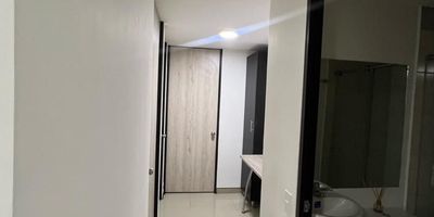 [ARR] ID HOUM: 123571

Entérate de todos los beneficios al arrendar con nosotros:
    • Asistencia e intermediación con el propietario
    • Firma tu contrato online
    • Arrienda sin burocracia, sin papeleos ni notarías

Departamento en arriendo, ubicado en el barrio Ciudadela la prosperidad, con una superficie construida de 47.00 m² y superficie total de 47.00  m². 

Sus principales características son:

    • No amoblado
    • 3 dormitorios
    • 2 baños
    • No Admite mascotas
    • Piso 13
    • Año de construcción: 2020
            
Además, el inmueble cuenta con las siguientes amenidades:

    • Salón de eventos
    • Vigilancia 24 hrs
    • Ascensor
    • Zona de juegos
    • Alberca
    • Gimnasio
    • Zona de asadores

Si arriendas con nosotros, te brindamos asesoría personalizada durante todo el proceso.

Requisitos para arrendar con nosotros:

    • Arrienda sin codeudor*, fácil, rápido y seguro
    • Demuestra un ingreso mensual neto de al menos 2.5 veces el valor del arriendo (los ingresos mensuales se pueden complementar por las personas que vivirán en este inmueble)
    • Completa tu información básica y mándanos tus extractos bancarios o documentos que demuestren tus ingresos
    • No debes tener reportes negativos en centrales de crédito
        

IMPORTANTE:

    • Te invitamos a agendar una visita a esta propiedad
    • Si tienes alguna duda por favor puedes solicitar más información desde los portales como también contactarte directamente con nosotros
    
Más que una inmobiliaria, somos Houm.
*Aplican T&C