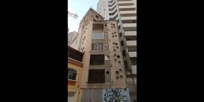 Ofrezco  Edificio  de 6 niveles más terraza  en obra gris  ubicado en el  sector turístico de Cali.

Excelente inversión en una  ubicación estratégica muy cerca a la  avenida sexta, centro comercial centenario,  el bulevar del río,  prestigiosos hoteles y restaurantes de la ciudad. a solo pasos de la Plazoleta Jairo Varela quien es muy visitada por extranjeros, colombianos de otras ciudades y nuestros caleños.

Este edificio tiene dos entradas cuenta ascensor y  13 habitaciones con espacio para su baño y closet cada piso tiene  espacio para una un star. 

Aprovecha  la oportunidad e invierte en un bien con mucho potencial para rentas cortas.

SC